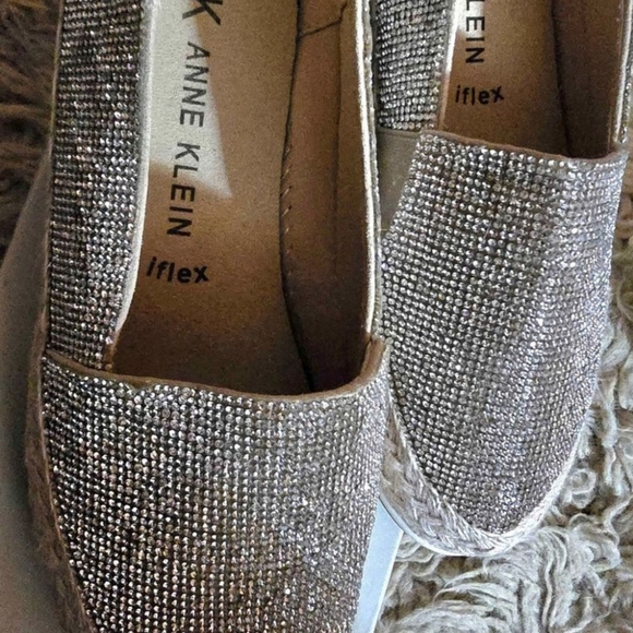 New in box, Anne Klein Rhinestone Juneo 1F9, Rhinestone Slip on Shoes, Size 9m - Picture 3 of 8